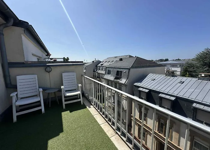 Rooftop 1 Bed Sleeps 4 *
