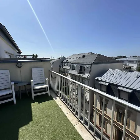 Rooftop 1 Bed Sleeps 4 *