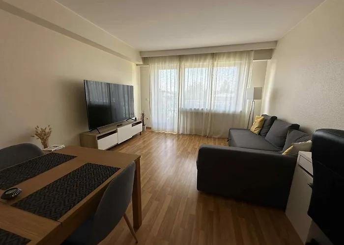 Rooftop 1 Bed Sleeps 4 Apartment