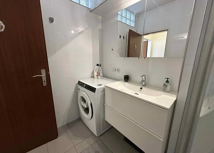 Rooftop 1 Bed Sleeps 4 Apartment